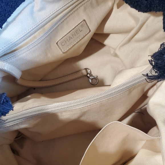 Chanel Tweed Hobo Bag - Picture 8 of 11